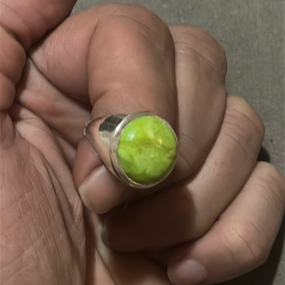 Sterling Silver Gaspeite ring new size 8 - Picture 1 of 3